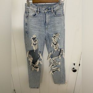 American Eagle Destroyed‎ Mom Jeans Light Wash Size 2 Regular